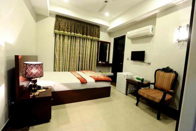 Hotel Multan Continental Buitenkant foto