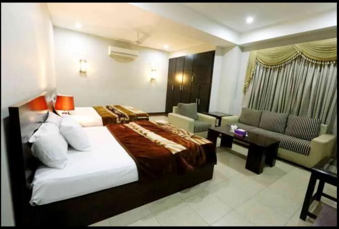 Hotel Multan Continental Buitenkant foto