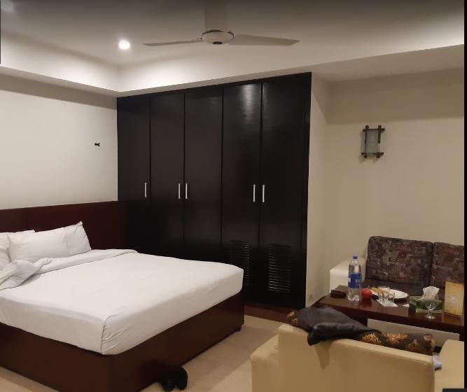 Hotel Multan Continental Buitenkant foto