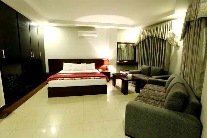 Hotel Multan Continental Buitenkant foto