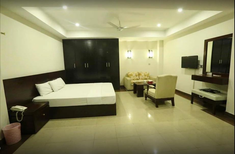 Hotel Multan Continental Buitenkant foto
